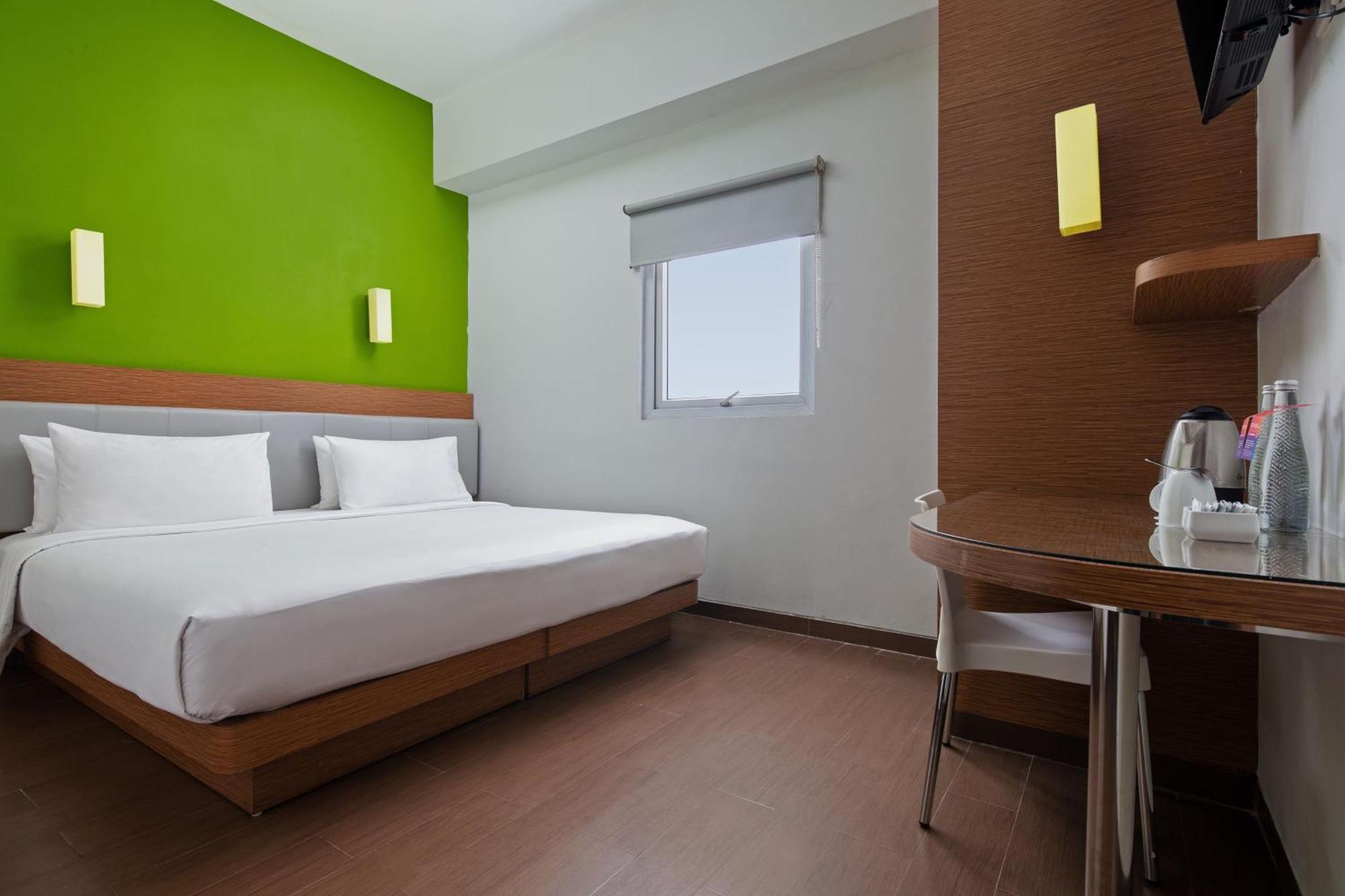 Amaris Hotel Pancoran Jakarta Exteriör bild