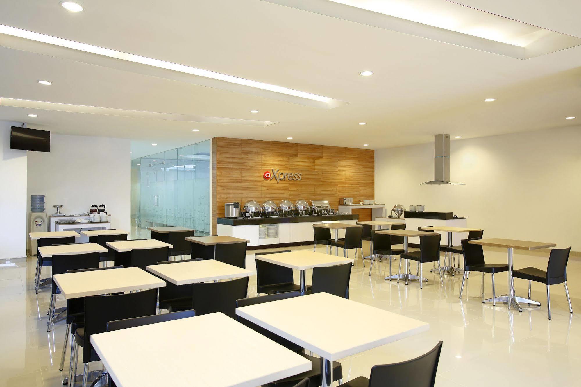 Amaris Hotel Pancoran Jakarta Exteriör bild